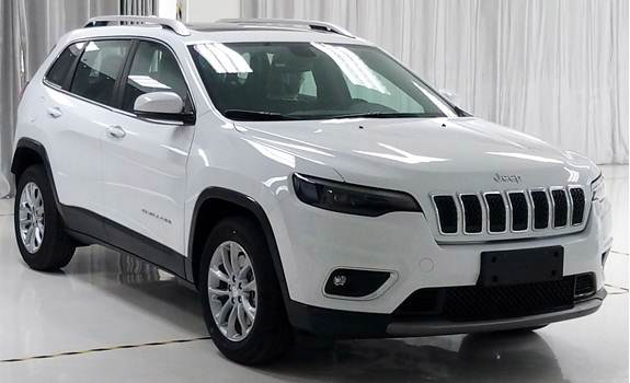 曝Jeep新自由光实车 取消分体大灯/增高性能版