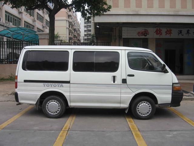 为什么轿车从没加过水，而面包车却要加水?