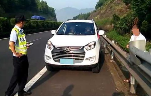 高速开车三大忌，很多人都死在了第三忌