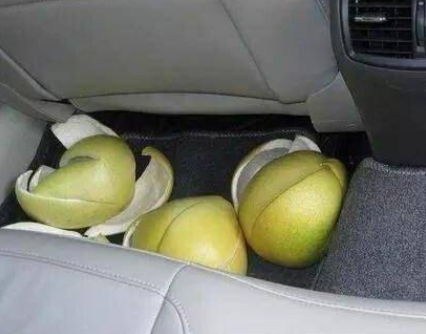 刚买的新车，如何快速去除车内异味？