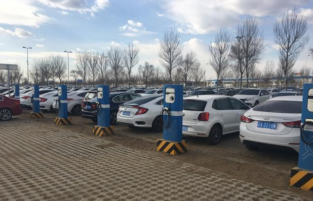 想买纯电动汽车，如今充电还是很麻烦吗？
