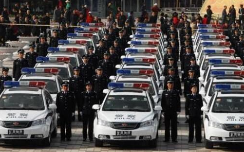 警车全部换成自主品牌，国人的骄傲，它堪称最美的国产车!