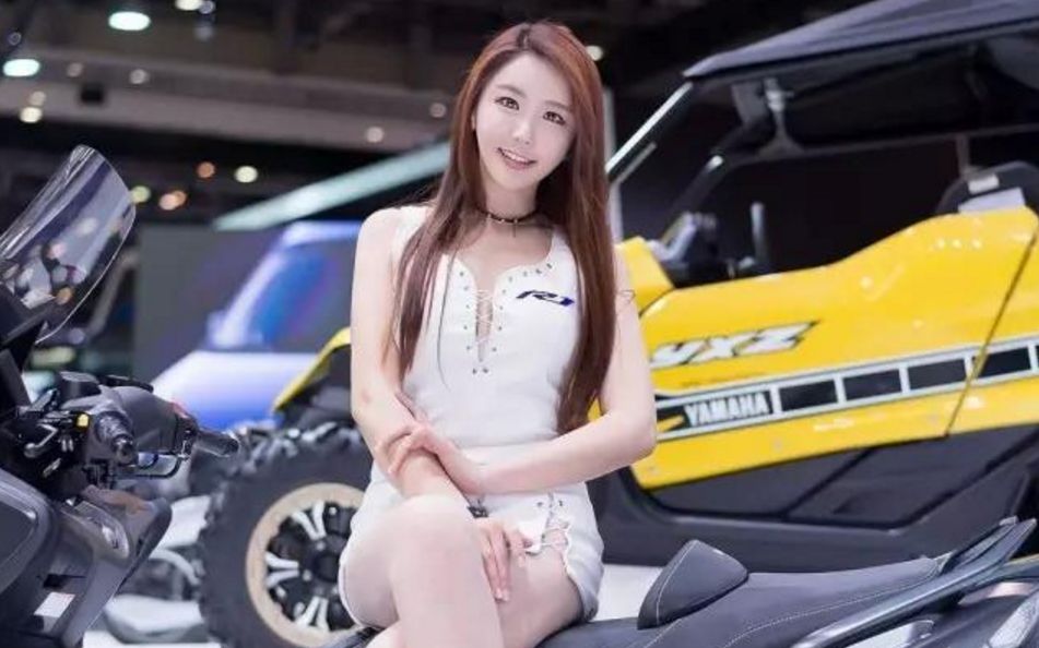 她治愈系的笑容温暖了很多宅男的心 韩车模金荷音