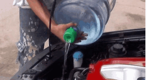 中国制造“烧水汽车”，不耗油不耗电，5块钱一箱水跑800公里