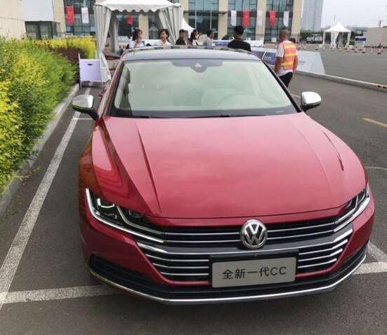 全新大众CC实车亮相, 堪称大众颜值帝, 可一听价格, 心凉半截