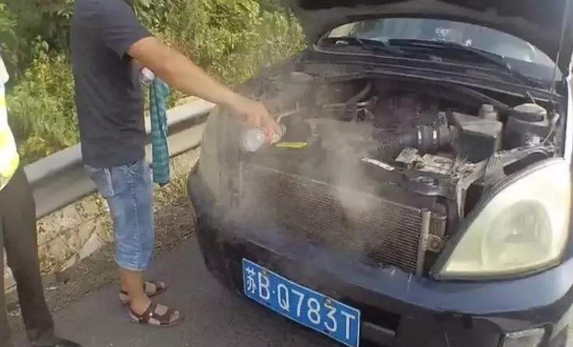 夏天别犯傻，这三个位置万万不能浇水降温！