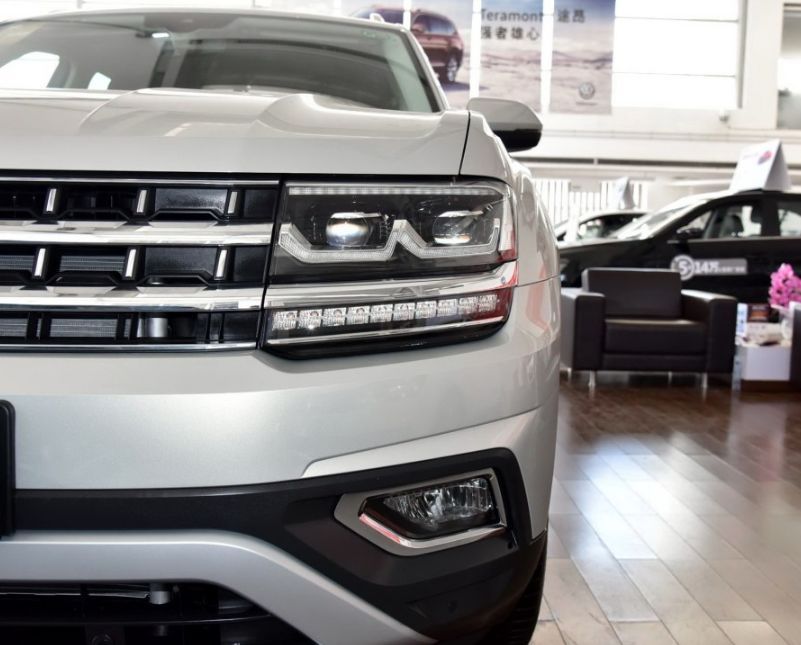 又一德系车暴跌！车长5米沦落至25万，V6+全时四驱，还配10气囊！