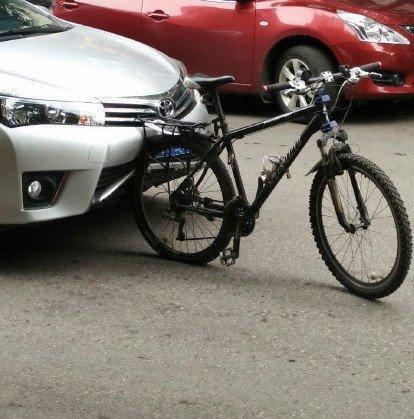 一场车祸成就了一个车企，它撑起10吨钢筋，它能抗住大货车！