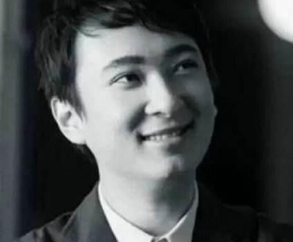 他比王思聪富有千万倍，只是没有王思聪千万级别的座驾