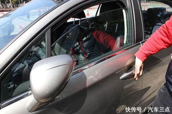 车钥匙除了开车锁车，还有这几个实用功能，你开到报废也未必知道