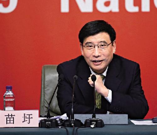 苗圩:今年新能源汽车产销量有望比去年增长30%