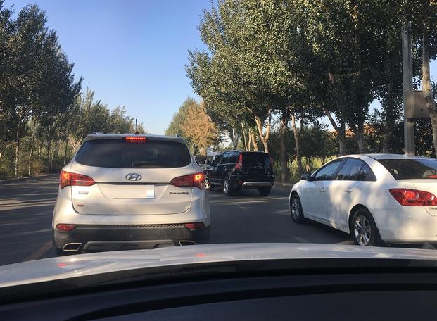混动汽车更实用，为什么很多北京人更愿意选择纯电动汽车？