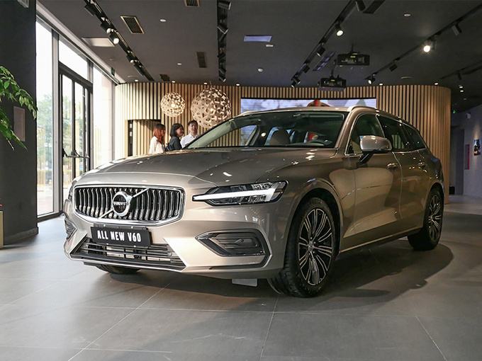 沃尔沃全新V60上市 搭2.0T+8AT 33.99万元起售