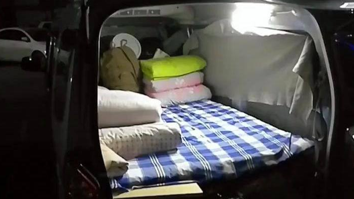 地震后能否睡车里？答案：可以，但也需要注意以下细节