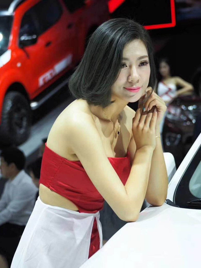 成都车展美女车模来一波，跑断腿也值得！