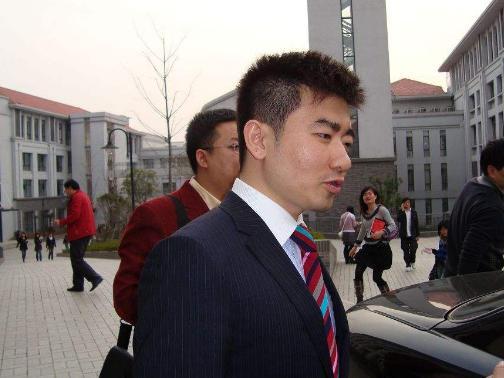 央视“最有才华”主持人，名下豪车无数却钟爱捷豹，今狱中无人问