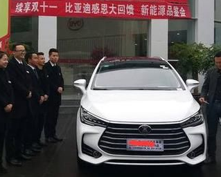等一个月才提车，比亚迪宋MAX开回家，先到地里把货拉走！
