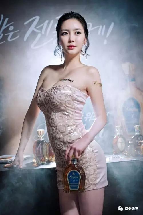 只看一眼就被深深吸引，“瓷娃娃”车模/闵秀雅