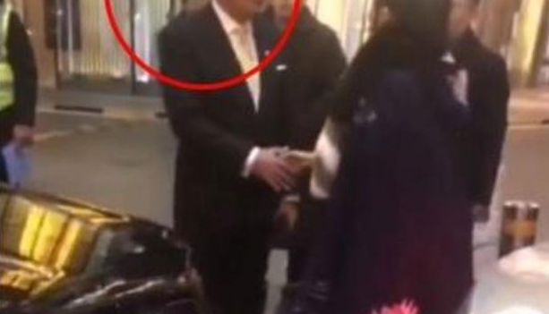 迈巴赫撞劳斯莱斯，车主互递名片“握手言和”？5月后遭打脸