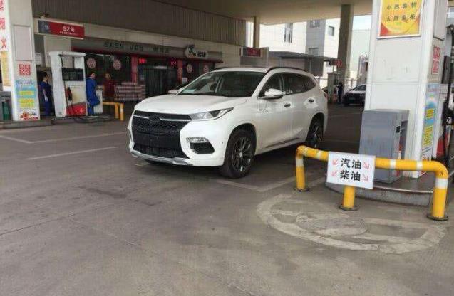 加油站偶遇奇瑞轩辕, 售价疑似曝光, 网友: 这售价让领克01怎么活
