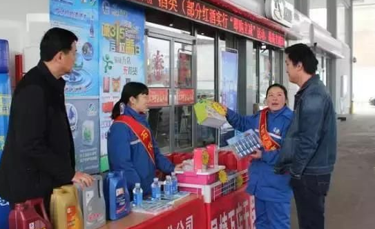 加油站大妈力荐的燃油宝，你会加吗？有经验的老技师告诉你！