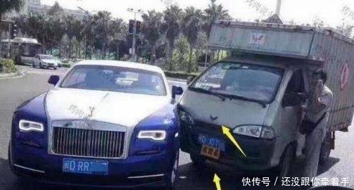 面包撞上百万豪车，面包车上的一个标志，把480万豪车车主吓到
