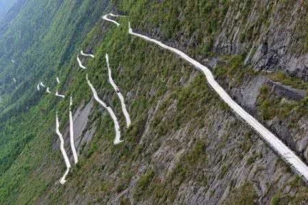 深山中的“滴滴式”道路救援