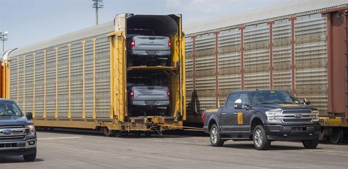 拖560吨重列车 纯电动福特F-150亮相