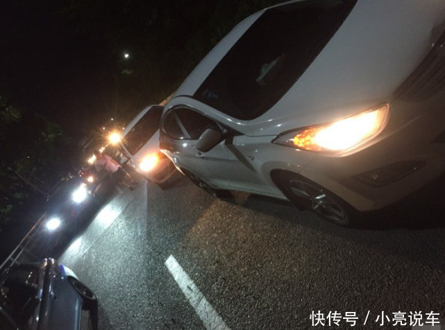 丰田卡罗拉追尾奇瑞艾瑞泽5，丰田车主：轻轻一撞就这么严重？