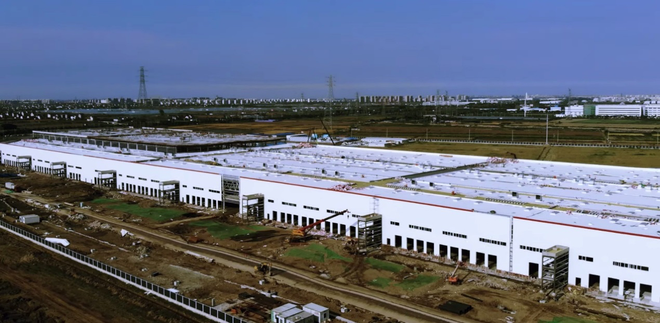 特斯拉上海工厂厂房建设几近完工 已在安装生产设备