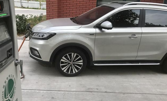 电动汽车投资的“中国式”赶超 格局：上中下游 取哪瓢饮？