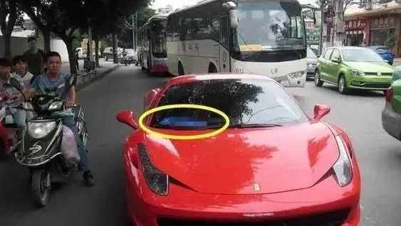 冤枉!安好了车牌，也没有遮挡，却被扣12分?