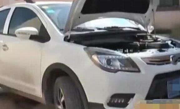 1年修35次车，厂家崩溃了，求着给车主换新车！车主：不换，修