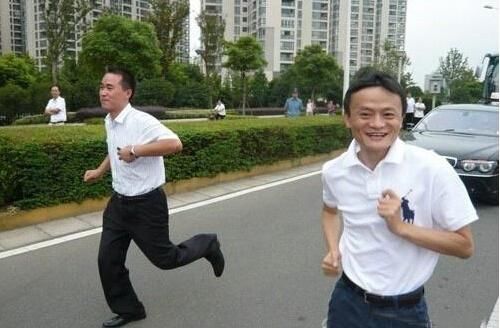 看中国最有钱的三个男人的座驾，一般人想都不敢想