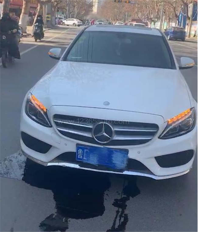 奔驰C级接连爆缸 都是“水的错”？车主不服！