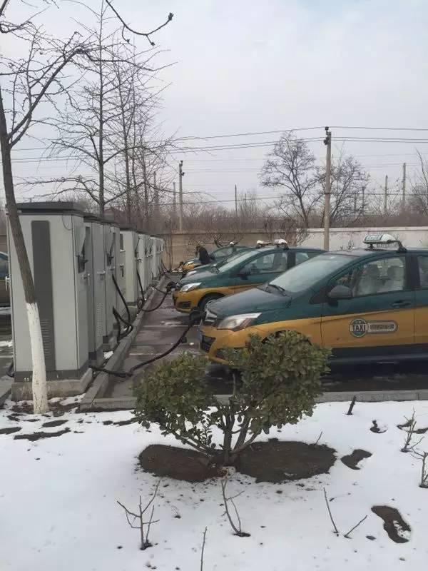 深度·调查 | 料不到的电动车出租困境：使用成本堪比油车、司机为充电打架