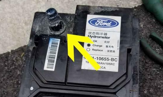 这么奇葩的问题都能遇到，但这明显是4S店的安装不得当造成的