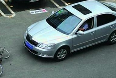 街上碰瓷的为什么从不找豪车，说出原因气死人