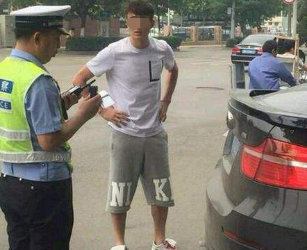  这些驾驶习惯看似平常 但分分钟帮你节省大罚款！