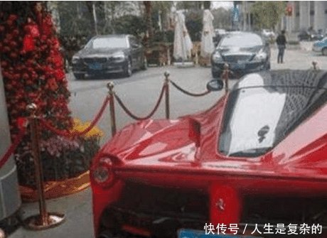 男子曾花74万买个车牌, 不是连号, 连8都没有, 如今350万都不卖!