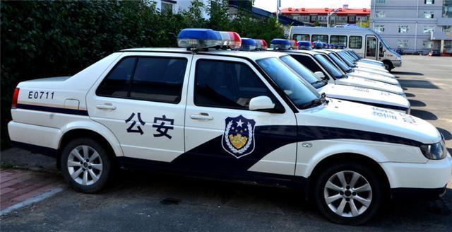 红旗H5已被采购为警车，喷上警务涂装才知道为什么红旗是国车！