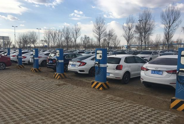 老公想买纯电动汽车，老婆不同意，还列出五大充电难题