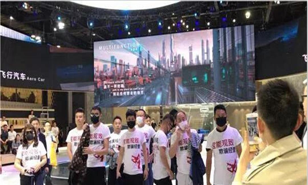 又一国产车被揭开遮羞布，车展集体维权，车友：难怪这车卖不动