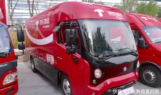 刘强东对京东购买的货车很满意，一看车头才知道原来是董明珠家的
