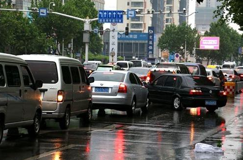 为什么明明前方没事故发生，还是会堵车？一张图看明白