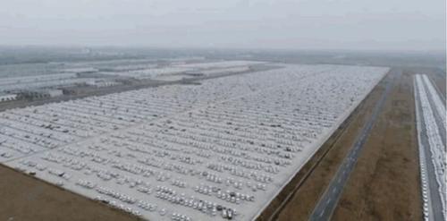 又一合资车在中国倒下了！库存车停满3百亩地，一律3888开走，不讲价！