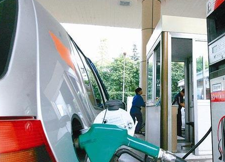 想买辆省油的车，别光看油耗参数，从这几点下手更靠谱