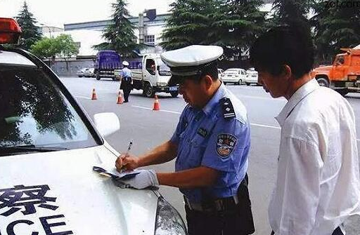 国庆最严交规又升级，新增4个扣6分，一不小心12就玩完！