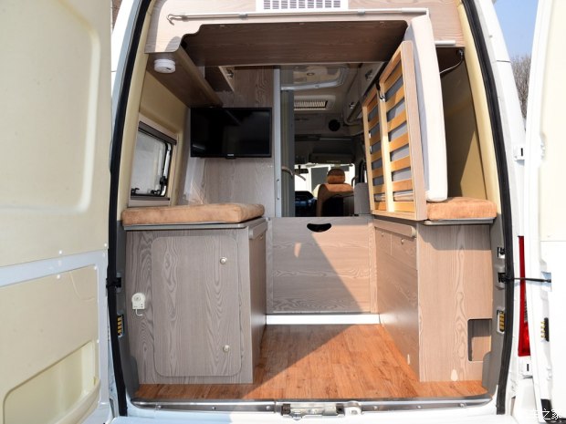 上汽大通 上汽大通V80 2017款 2.5TAMT傲运通国V长轴高顶5座