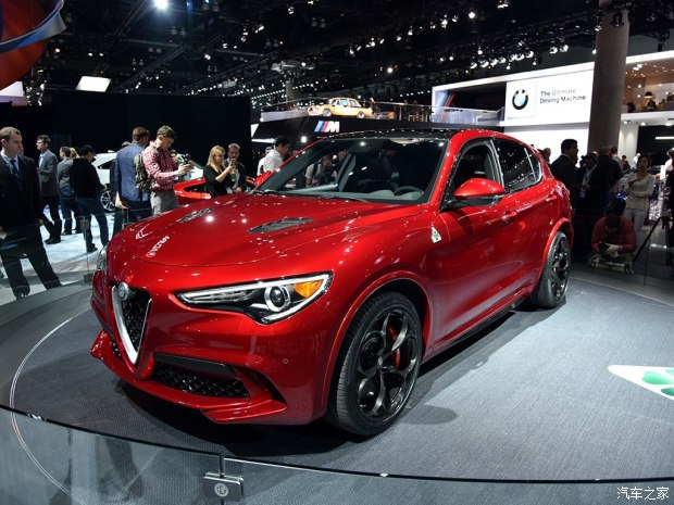 阿尔法罗密欧 Stelvio 2017款 Quadrifoglio